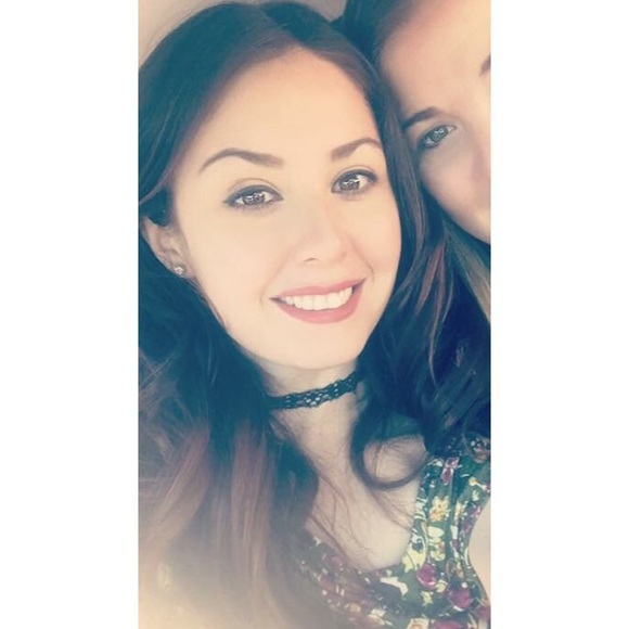 elleyposhabroad
